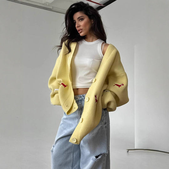 Damen Oversized Strickcardigan mit gestickten Dackelmotiven Eichborn Berlin