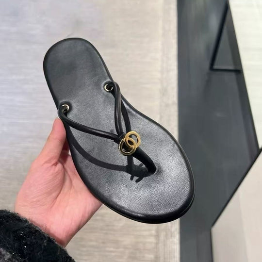Damen elegante Zehentrenner mit hochwertiger Metallic-Oberfläche und ergonomischer Sohle EB