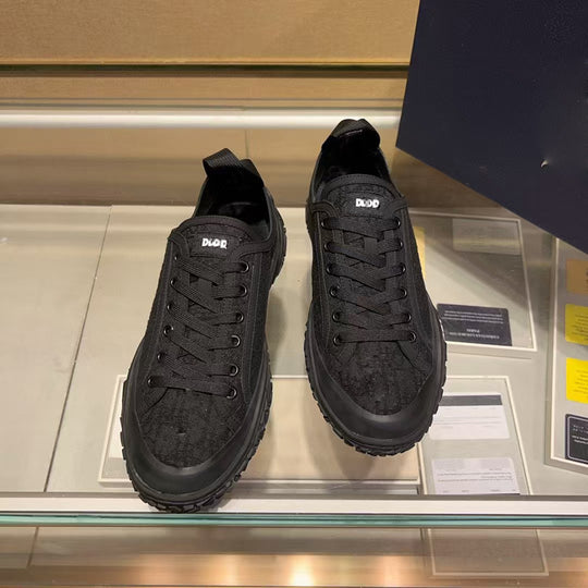 Damen Outdoor Sneakers mit griffiger Laufsohle und atmungsaktivem Obermaterial EB