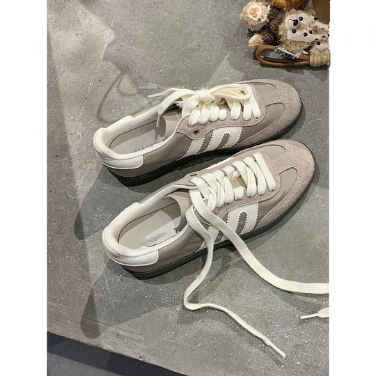 Damen Freizeit Sneakers mit hochwertiger Oberflächenstruktur und modischen Schnürdetails EB