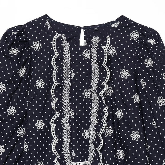 Damenbluse mit feinen Spitzen- und Rüschendetails EB