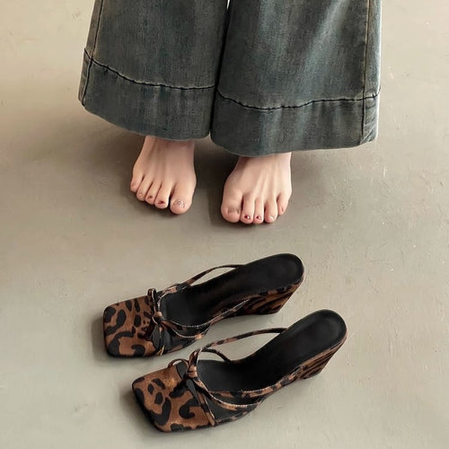 Damen Wedge-Sandalen mit animalischem Print und modischem Riemendesign EB