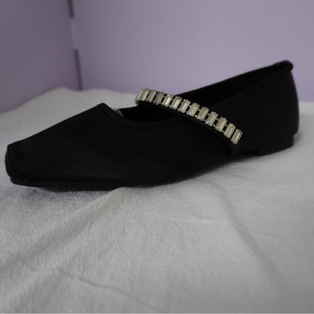 Damen Ballerina-Schuhe mit glanzvollem Obermaterial und bezauberndem Riemen EB