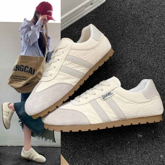 Damen Sportliche Sneakers mit strukturiertem Obermaterial und rutschfester Sohle EB