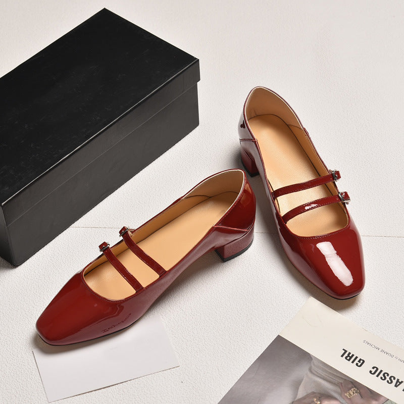 Damen Elegante Ballerinas mit schickem Riemchenverschluss und komfortablem Blockabsatz EB