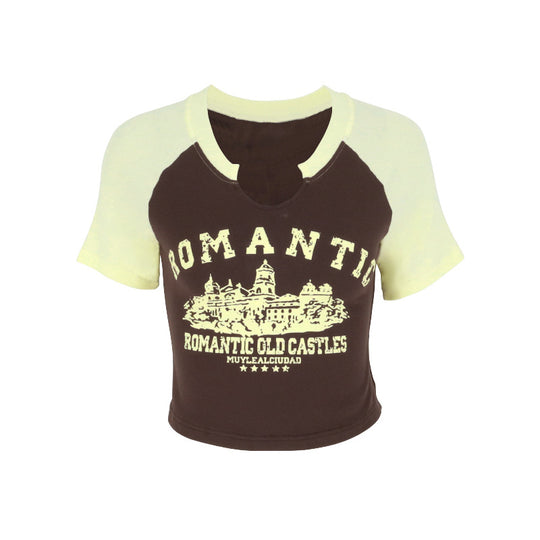 Damen cropped T-Shirt mit einzigartigem Ausschnitt und fröhlichem Grafikdesign EB