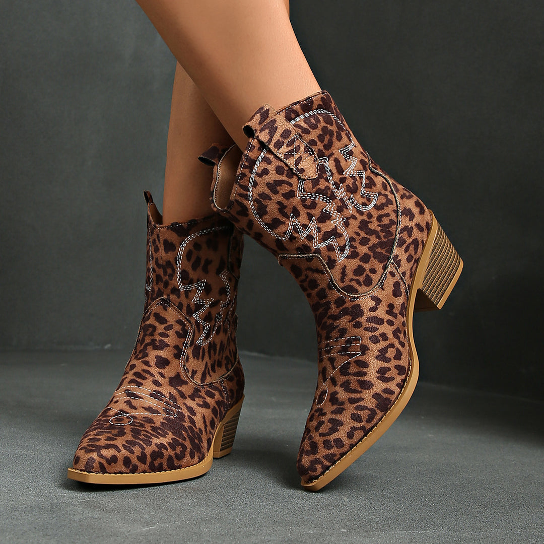 Damen nan Kurzschaft‑Westernboot mit dekorativer Stickerei, eckigem Blockabsatz und weichem Veloursfinish EB
