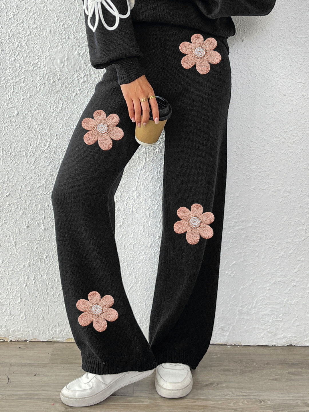 Damen lockere Strickhose mit floralen Applikationen EB