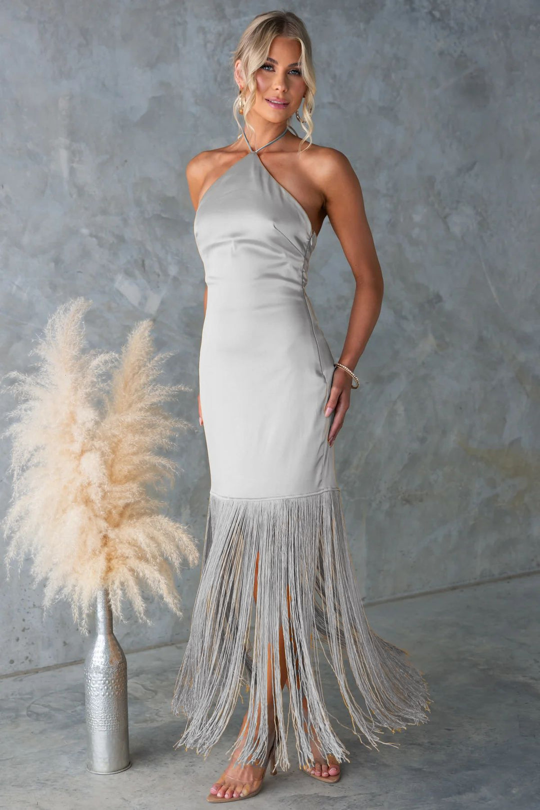 Damen Langärmeliges Fransenmaxikleid mit Rückenausschnitt und eleganter Passform EB