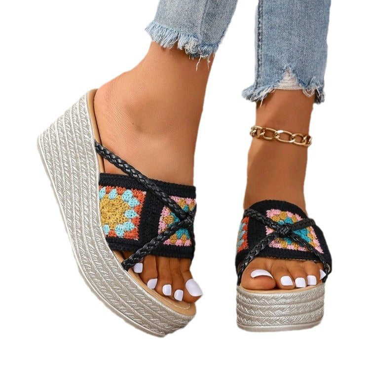 Damen Plattform-Sandalen im modischen Ethno-Design mit geflochtenen Details EB