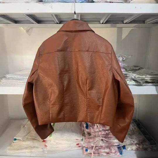 Damen elegante Kunstlederjacke mit moderner Silhouette und praktischen Taschen EB