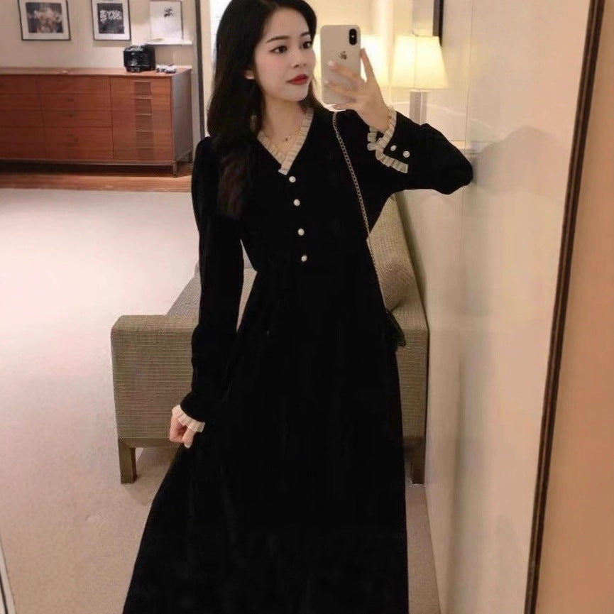 Damen Elegantes Velourskleid mit Rüschenkragen und Perlenknöpfen EB