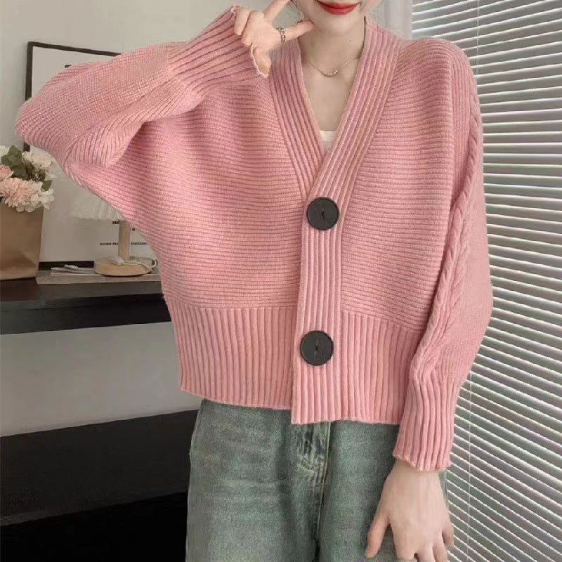 Damen modische Strickjacke mit großen Knöpfen und seitlich offenen Ärmeln EB