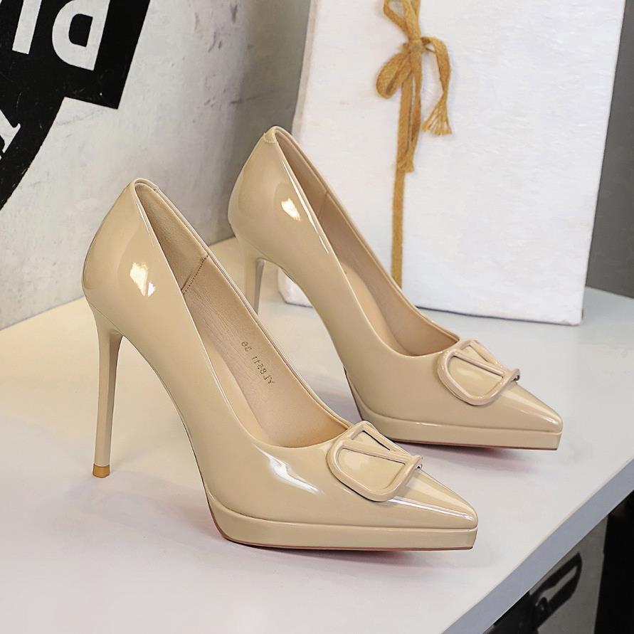 Damen elegante High Heel Pumps mit extravagantem Schnallen-Design EB