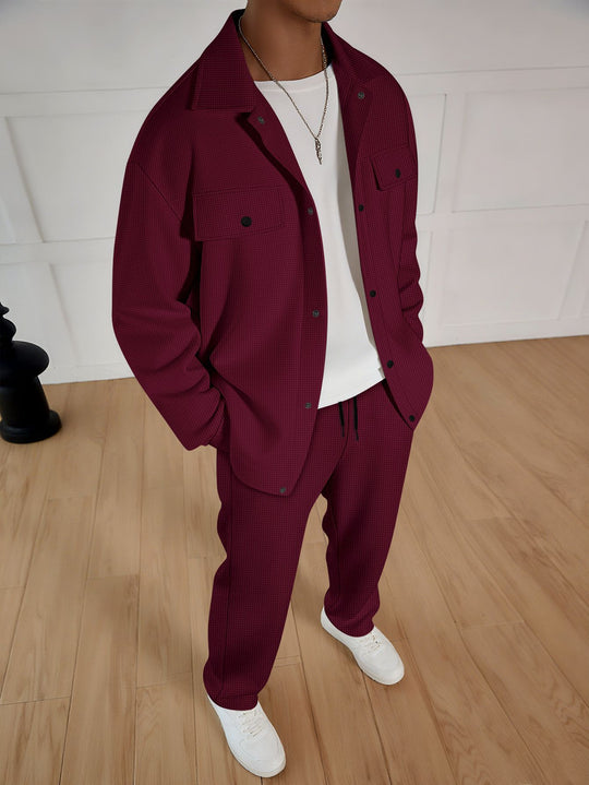 Herren nan zweiteiliges Overshirt-Lounge-Set mit aufgesetzten Klappentaschen, Kordelzug-Hose und feiner Waffelstruktur Eichborn Berlin