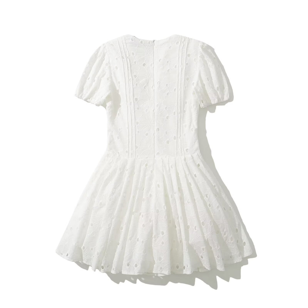 Damen Sommerkleid mit zarter Stickerei und voluminösem Rock EB