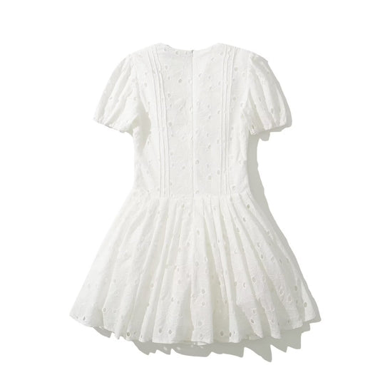 Damen Sommerkleid mit zarter Stickerei und voluminösem Rock EB
