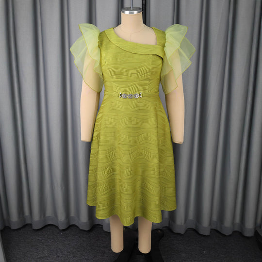 Damen Elegantes Abendkleid mit schimmernden Rüschendetails EB