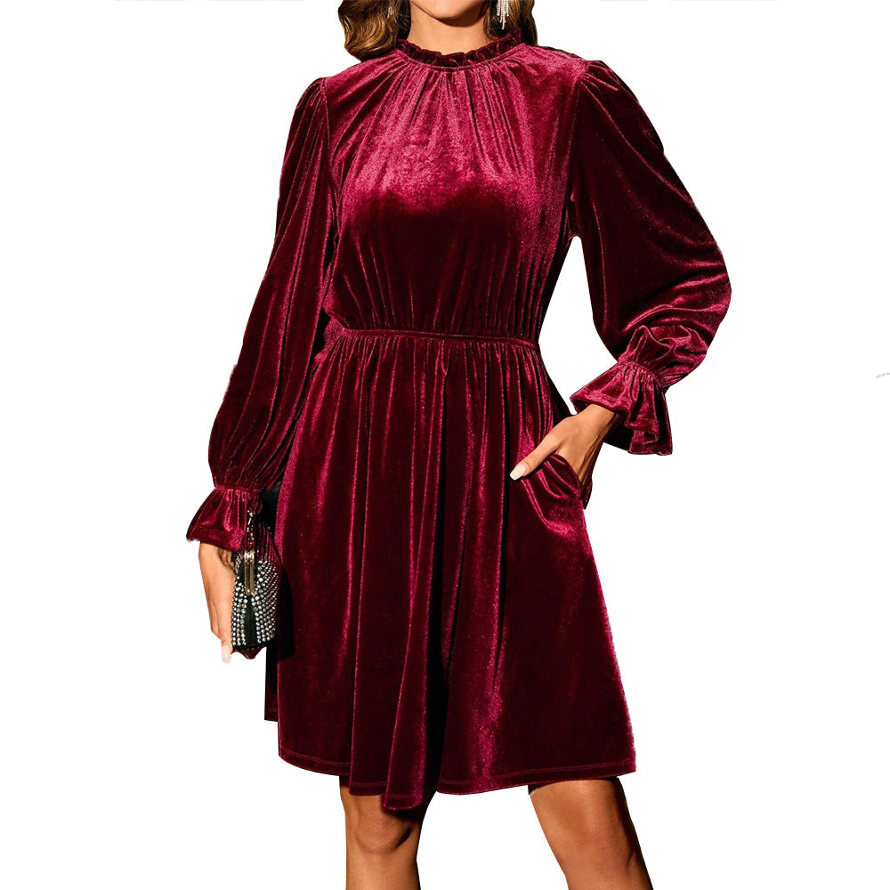 Damen samtiges knielanges Kleid mit Stehkragen, geraffter Taille und praktischen Eingrifftaschen Eichborn Berlin