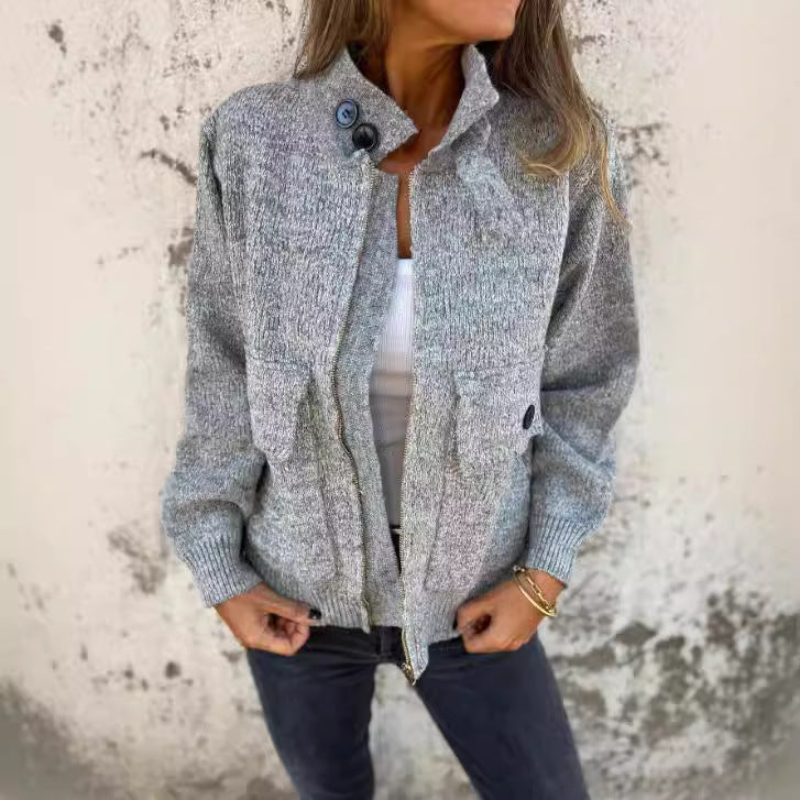 Damen weiche Strickjacke mit wärmeisolierendem Kragen und aufgesetzten Taschen EB