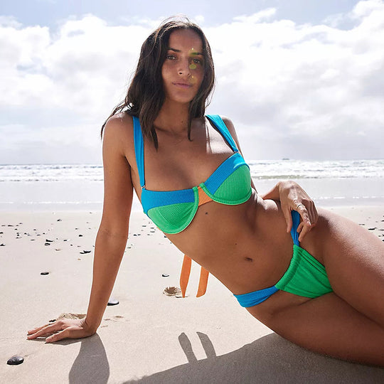 Damen Bikini mit verstellbaren Trägern und raffinierten Bindebändern EB