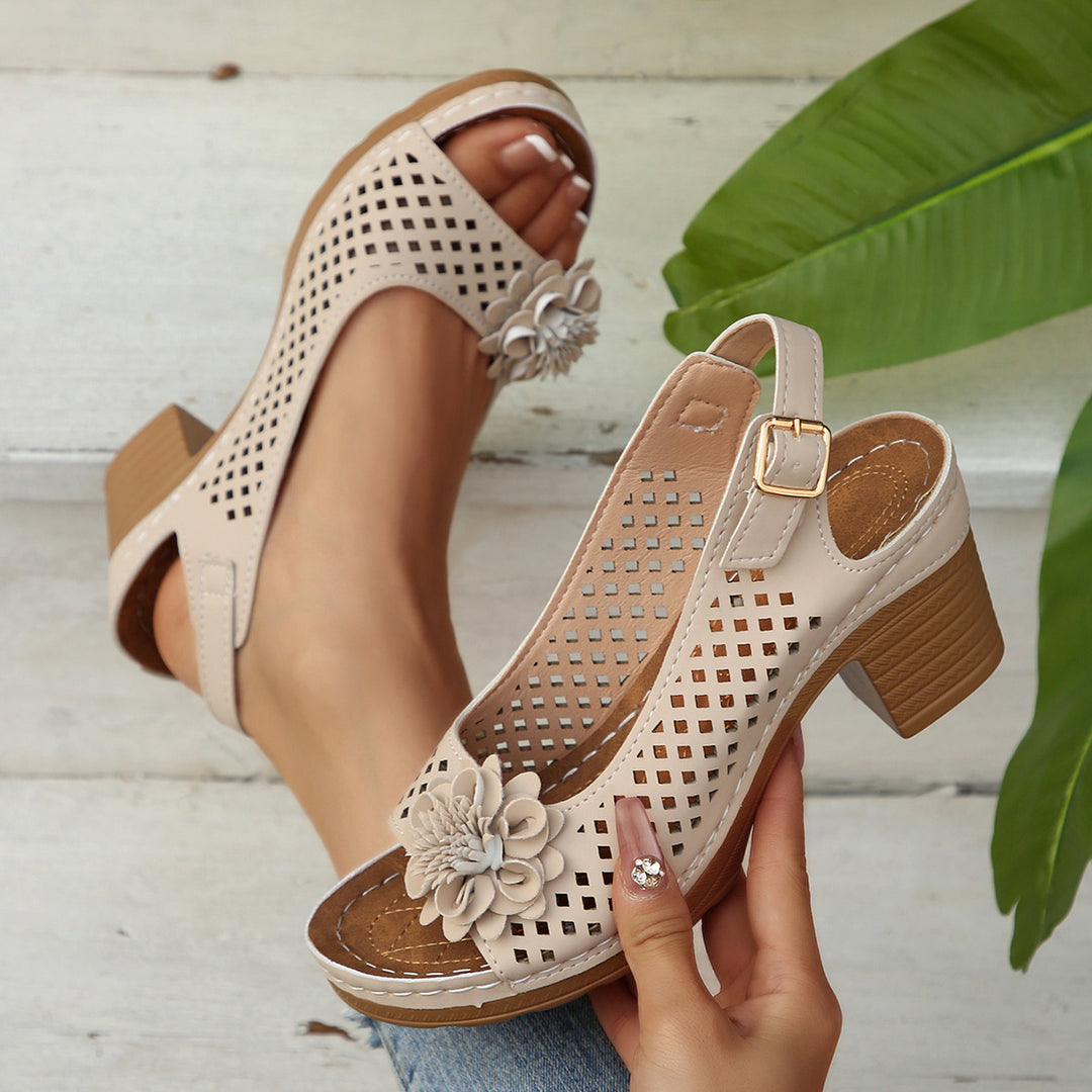 Damen Elegante und luftige Sandalen mit Blumenapplikationen EB