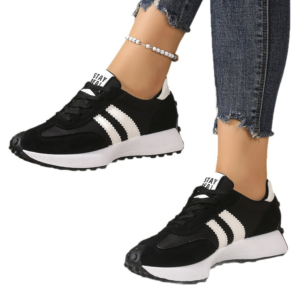 Damen Retro-Sneaker mit profilierter Gummisohle und dekorativen Zierstreifen EB