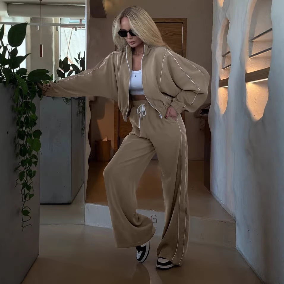 Damen kurzes Samt-Zip-Hoodie mit Tunnelzug und fließender Palazzo-Jogginghose Eichborn Berlin