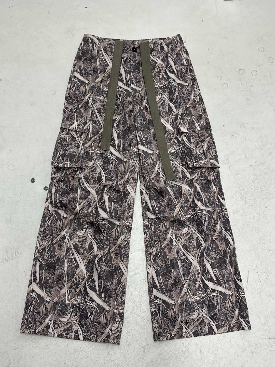 Damen Utility-Hosen im Camouflagedesign mit verstellbarem Bund und praktischen Seitentaschen EB
