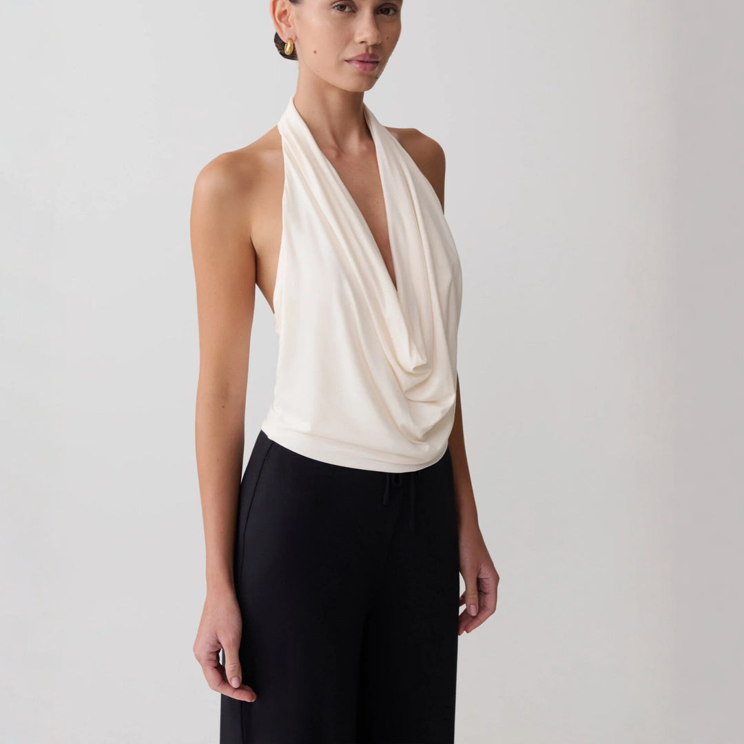 Damen Elegantes Halterneck-Top mit fließendem Stoff und tiefem Ausschnitt EB