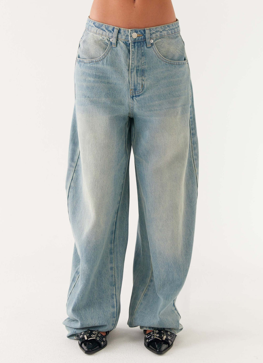 Damen nan oversized Denimjacke mit heller Vintage-Waschung, aufgesetzten Brusttaschen und verlängerten Manschetten EB