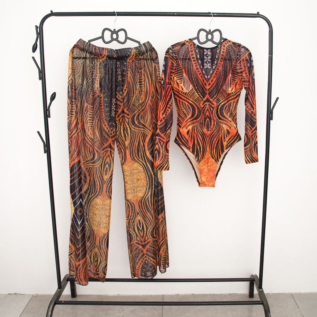 Damen modisches Badeoutfit mit langärmeligen Oberteil und lässigen Pants EB