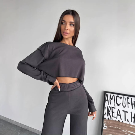 Damen Cropped Oversized-Sweatshirt mit Overlocknähten und High-Waist ausgestellter Hose Set Eichborn Berlin