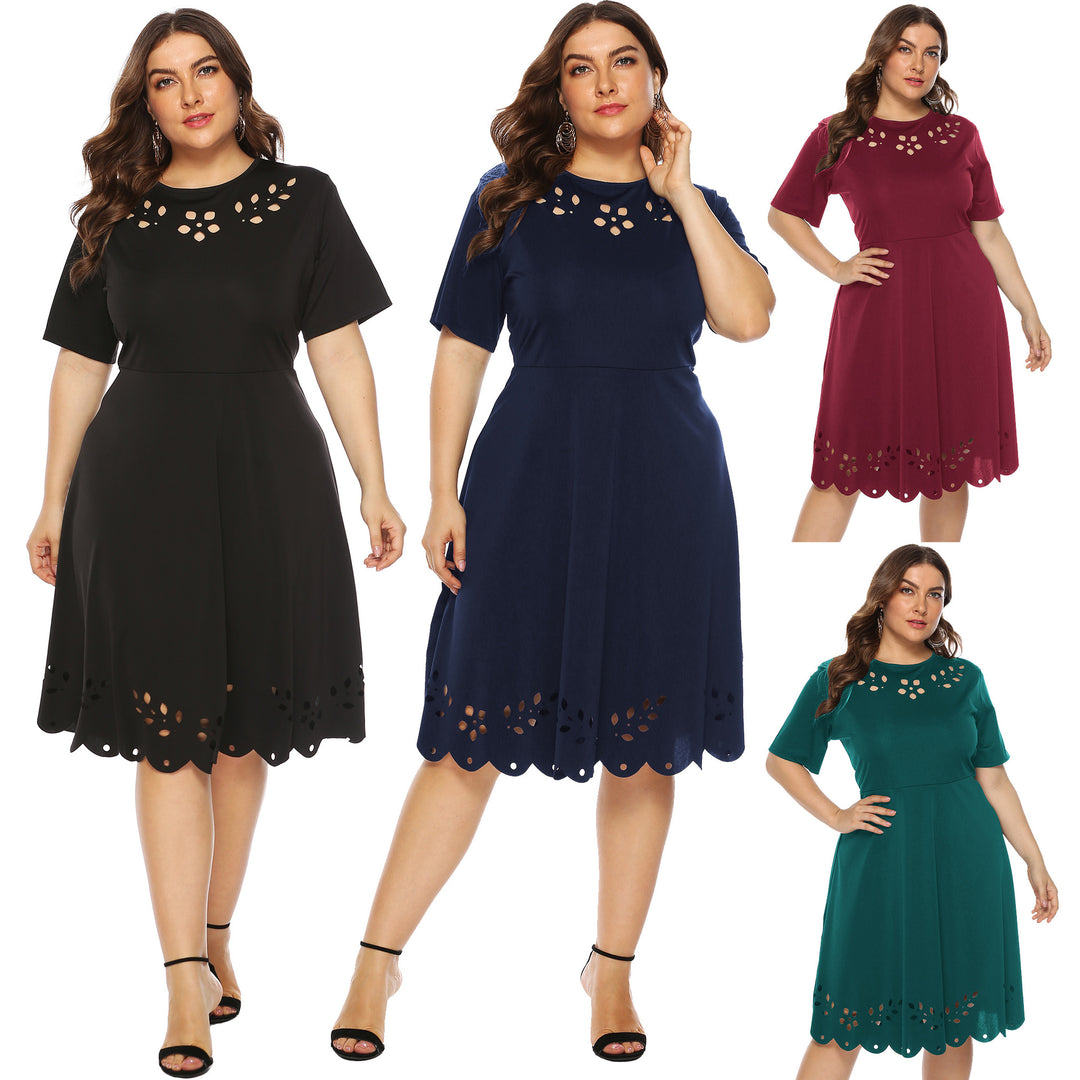 Damen elegantes Kleid mit Ausschnitt und Rüschensaum EB