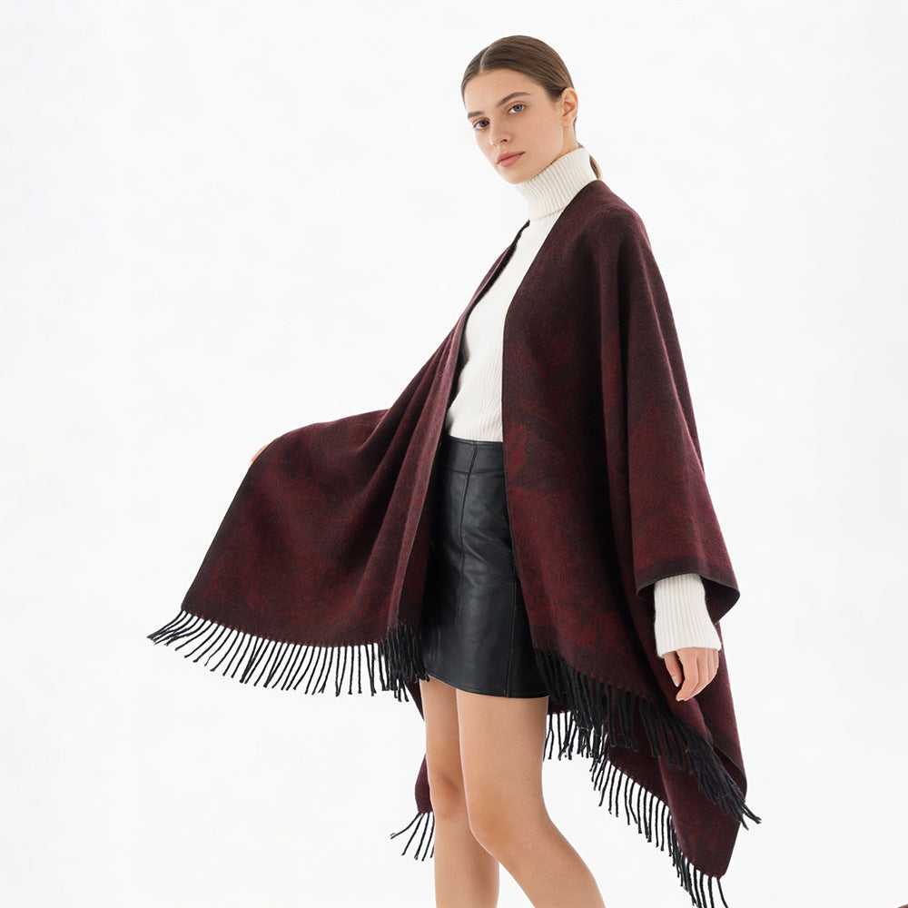 Damen Fließender Capeponcho im Kimono‑Schnitt mit feinem Blumenjacquard und Fransensaum EB