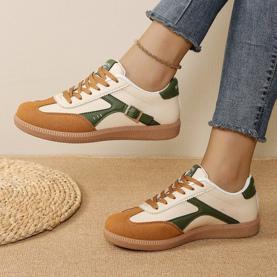 Damen Retro-Plateau-Sneaker mit Wildlederapplikationen und dekorativer Schnallenlasche EB