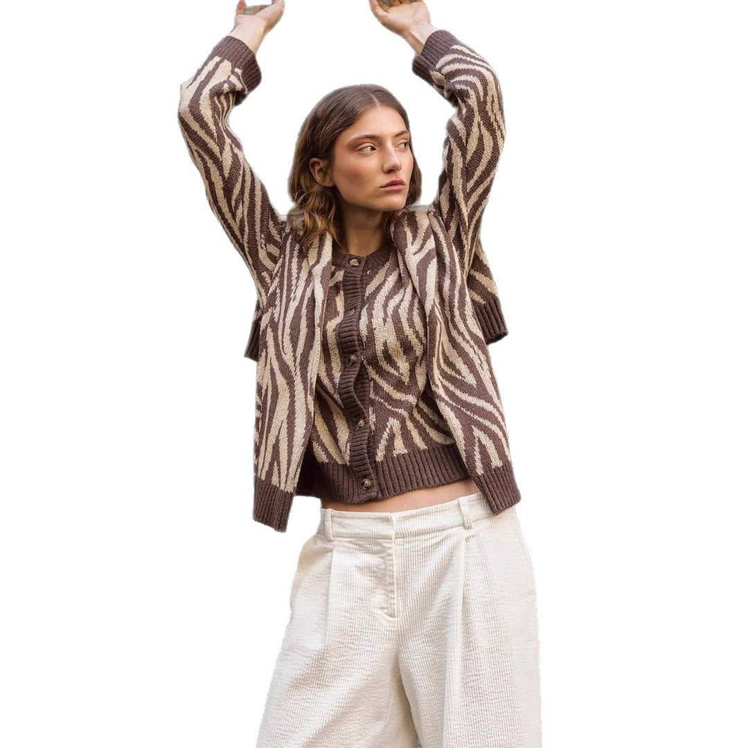 Damen Strickjacke mit elegantem Zebradesign und Knopfdetails EB