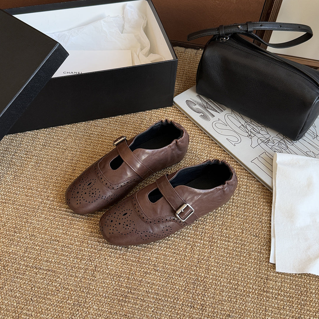 Damen Mokassins mit elegantem Riemchen und modischer Perforation EB