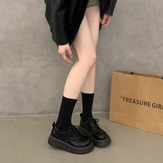 Damen modische Sneaker im urbanen Stil mit robustem Sohlenprofil und eleganten Details EB
