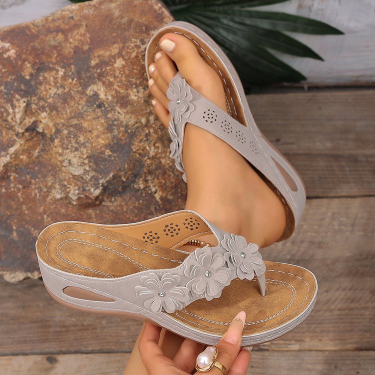 Damen Dekorative Zehentrenner mit floralem Design und gepolsterter Sohle EB