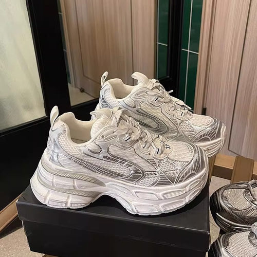 Damen Sportliche Chunky Sneakers mit reflektierenden Oberflächen und optimaler Dämpfung EB