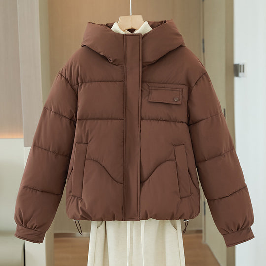 Damen nan kurzes wattiertes Kapuzenblouson mit verdeckter Frontblende, Brustpattentasche und verstellbarem Kordelsaum EB