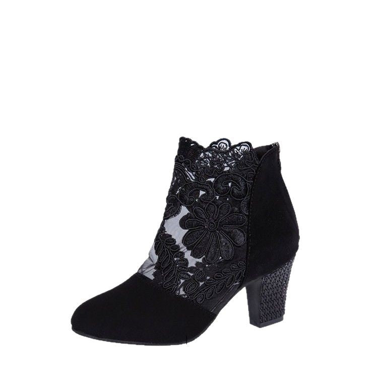 Damen Stiefelette mit transparentem Blumen-Spitzeinsatz und dekorativem Blockabsatz EB