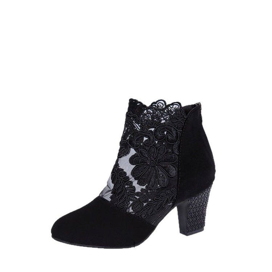 Damen Stiefelette mit transparentem Blumen-Spitzeinsatz und dekorativem Blockabsatz EB