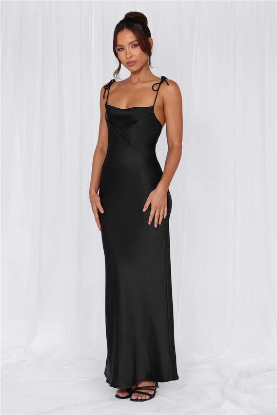 Damen Langabendkleid mit zarten Spaghettiträgern und eleganter Silhouette EB