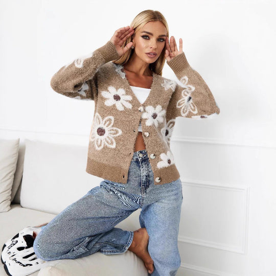 Damen Kuschelige Strickjacke mit Blumenmuster und dekorativen Knöpfen EB