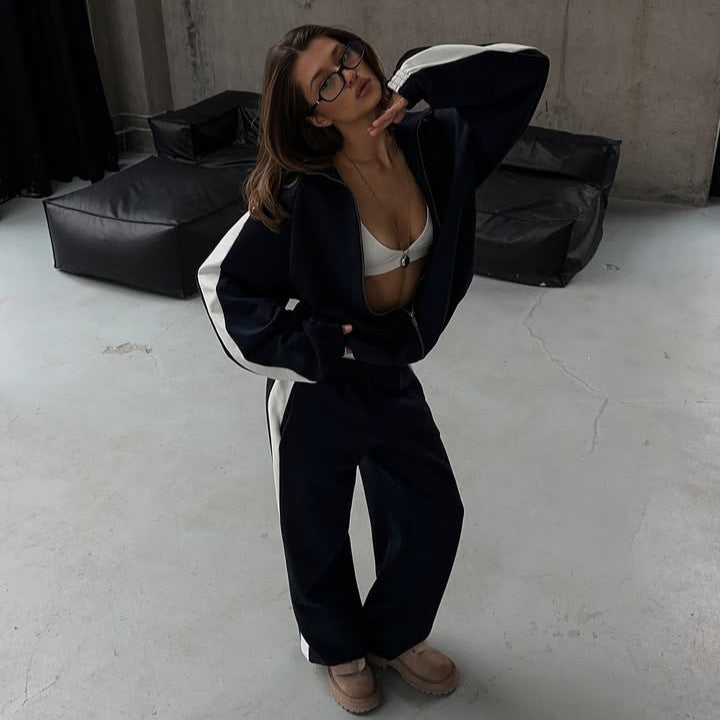 Damen gekürztes Zip-Hoodie mit elastischem Saum und hochgeschnittener High-Waist-Lounge-Jogginghose aus softem French-Terry Eichborn Berlin