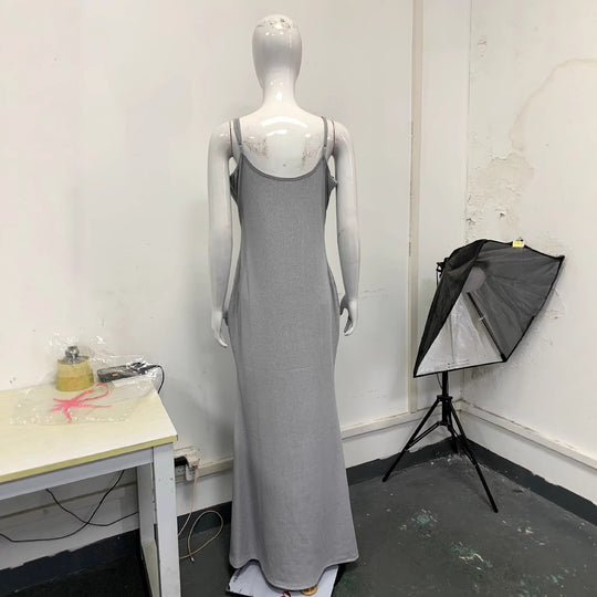 Damen Langes Kleid mit schmalen Spaghettiträgern und figurschmeichelndem Schnitt EB