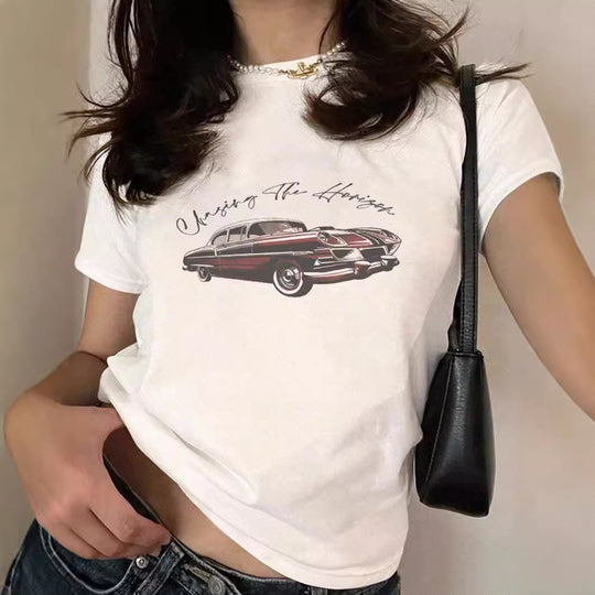 Damen T-Shirt mit künstlerischem Statement-Print und figurbetontem Schnitt EB