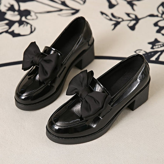 Damen Elegante Schnürschuhe mit dekorativen Schleifen und glänzendem Finish EB